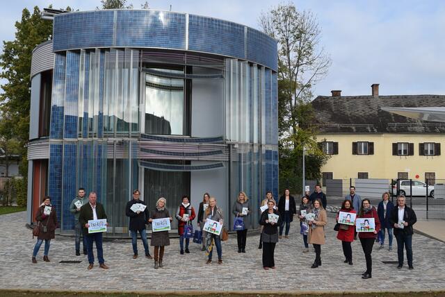 Das Team der Stadt Weiz und der Weizer Schulen freut sich über die Eröffnung der Energieschaupunkte-Tour.