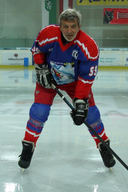 Ältester Spieler in der NHL mit 72 Jahren: Wolfgang Ebner | Foto: KK