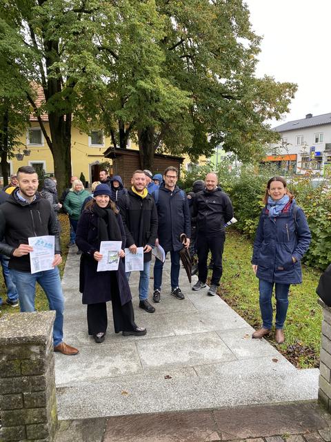 v. l.: Stadtrat Rafael Mugrauer, Sabine Dessovic (DnD Landschaftsplanung), Rene Ziegler (Raumposition), Peter Zoderer (feld72), Stefan Groh (feld72, Bogenfeld Architektur) und Bürgermeisterin und Landtagsabgeordnete Kerstin Suchan-Mayr.