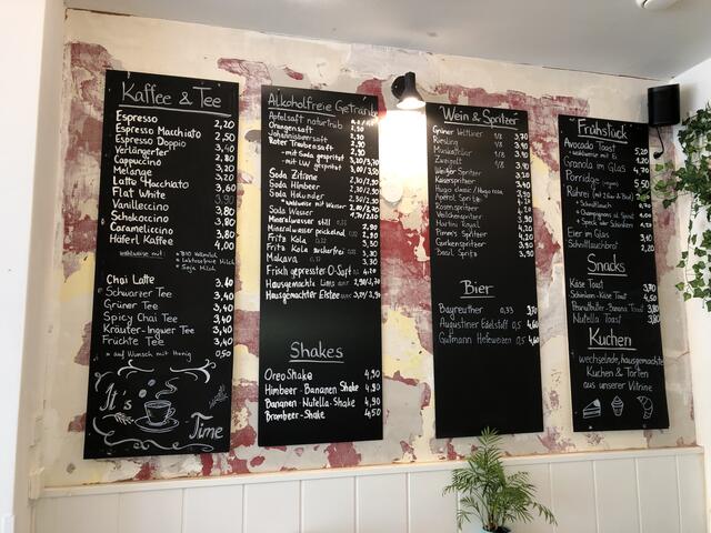 Ersoy Aktaş' Speisetafel im Café Tagsüber ist gut sortiert.