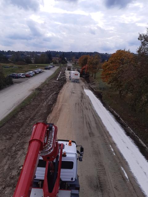 Von oben: die Arbeiten auf der L 401 zwischen Flugplatz und Interspar Kreisverkehr gehen voran.