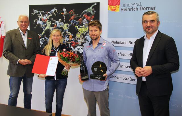 Sportlandesrat Heinrich Dorner (re.) und Anton Pinezich, Obmann Sportpool Burgenland, gratulierten dem Segelduo Thomas Zajac/Barbara Matz zum Titel „Sport-Team des Jahres“  | Foto: Bgld. Landesmedienservice