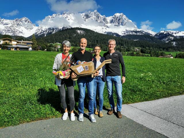 Ihre Lebensfreude und Stärke hat die Betreiber des Luxuslofts in Going/Tirol dazu bewegt, sie einzuladen.