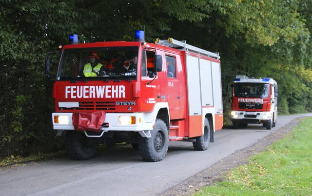 Die Feuerwehren Asten und St. Florian sowie der Asfinag Streckendienst waren zwecks Aufräumarbeiten vor Ort. | Foto: BRS