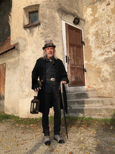 Natürlich darf auch ein Abstecher auf den Turm nicht fehlen, der Eingang versteckt sich in der alten Mauer...