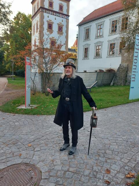Hier unten, am "Alten Zwinger", erzählt Krexhammer die Geschichte vom "Geisterschiff". 