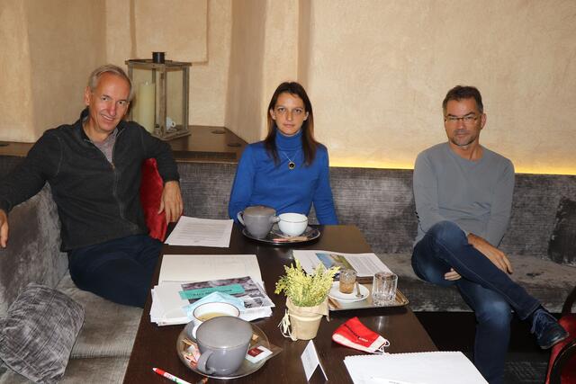 Sind gegen einen Schlossverkauf: Die Grün-Gemeinderäte Christoph Wallner, Andrea Maly-Scherf und Claus Schützenhöfer (v.l.).