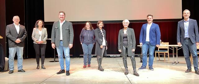  Johann Gehmayr, Mascha Auracher, André Reichart, Silvia Helml, Irene Reiter, Doris Margreiter, Christian Hofmanninger und Klubobmann Christian Makor .  | Foto: SPÖ Vöcklabruck