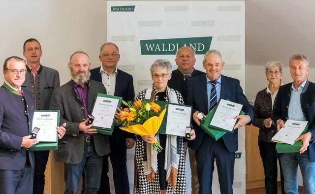 Josef Baumgartner, Geschäftsführer Franz Tiefenbacher, Ernst Sidl, Geschäftsführer Gerhard Zinner, Regina Almeder, Obmann Robert Haidl, Josef Holzinger-Neulinger, Ehrenobfrau Agnes Schierhuber und Erich Weisskopf (v.l.).