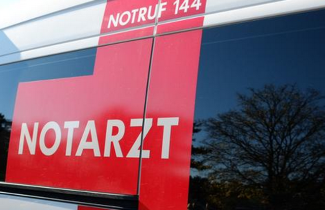 Die Rettung brachte den Verletzten ins Klinikum Klagenfurt.