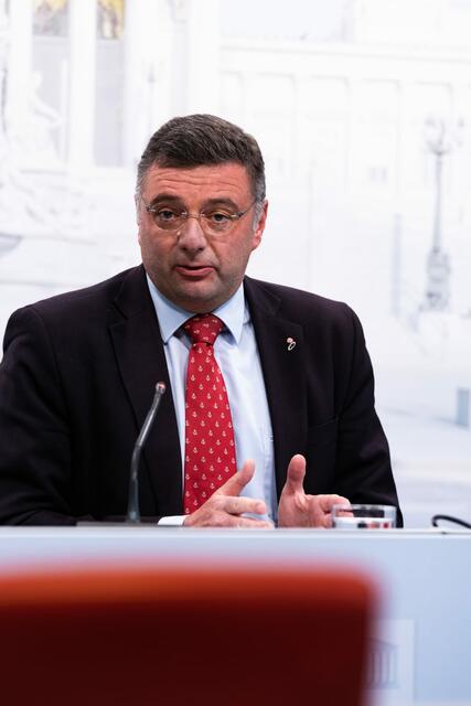 Jörg Leichtfried fordert eine 7,5 Tonnen-Beschränkung über Alpl und Schanzsattel.
