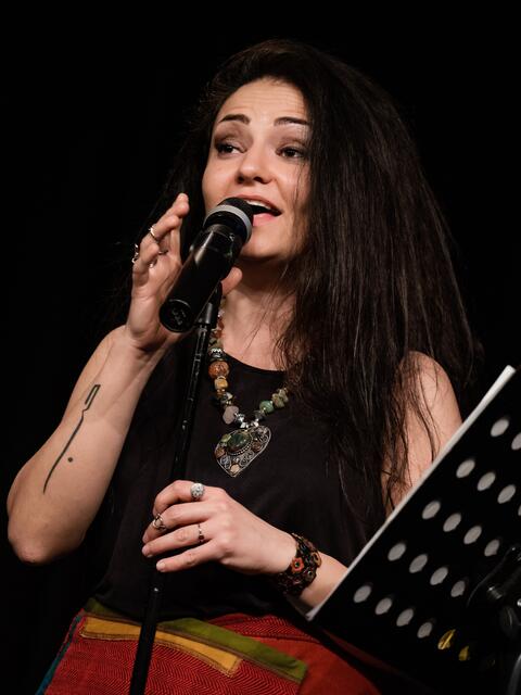 Basma Jabr und sieben weitere internationale Musiker geben am 7. November ihr erstes gemeinsames Konzert im Dorf.