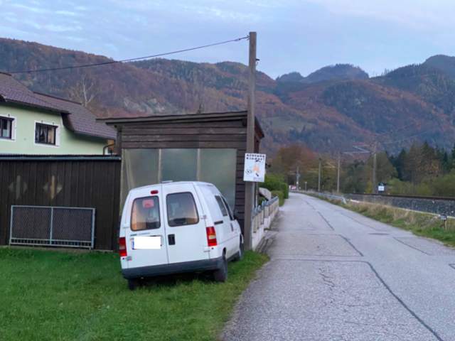 Standort: Sulzbach auf der kleinen Straße, die parallel zu den Eisenbahnschienen verläuft und die Ortsteile Sulzbach und Kaltenbach verbindet. Achtung: Hier sind nur 30 km/h erlaubt!