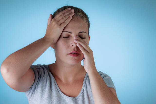 Schnupfen kann zu einer Sinusitis führen.