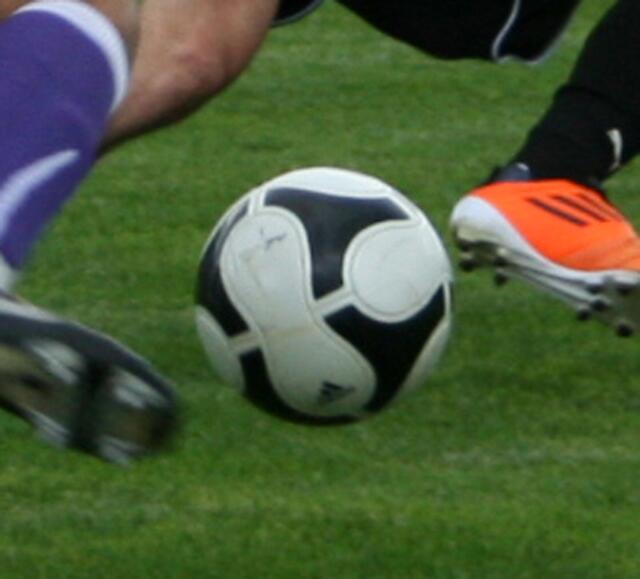Die Corona-Pandemie verschont auch den laufenden Fußballbetrieb nicht.