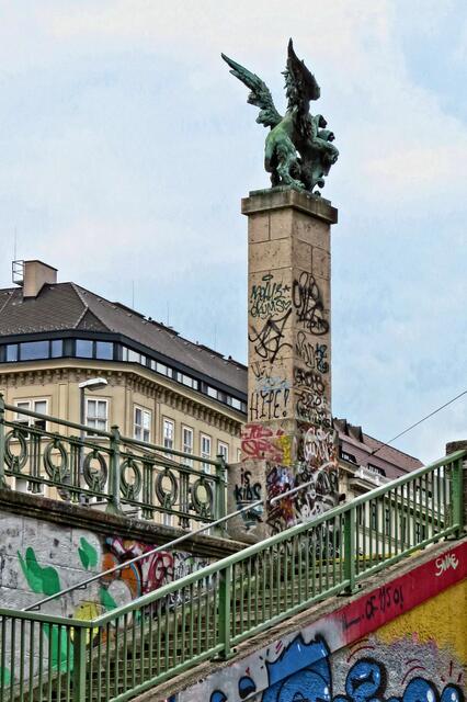 Bemalt wird, soweit die Hände und Pinsel reichen