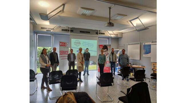 Catrin Mayerhofer-Trajkovski, AMS-Leiter Walter Jeitler, Stefan Hübl (WKNÖ), Marleen Karner (Lagerhaus), Jürgen Weissenböck (Nitec), Silvia Hackl (AMS Neunkirchen),  Christian Fuchs (AKNÖ), Thomas Stasny (Vize AMS Neunkirchen). | Foto: Thomas Stasny
