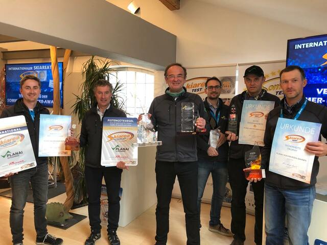 Das Team der Planai-Hochwurzen-Bahnen freut sich über acht Auszeichnungen.