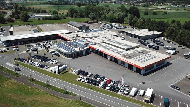 Das Autohaus hat seinen Standort am Stadtrand von Feldbach.