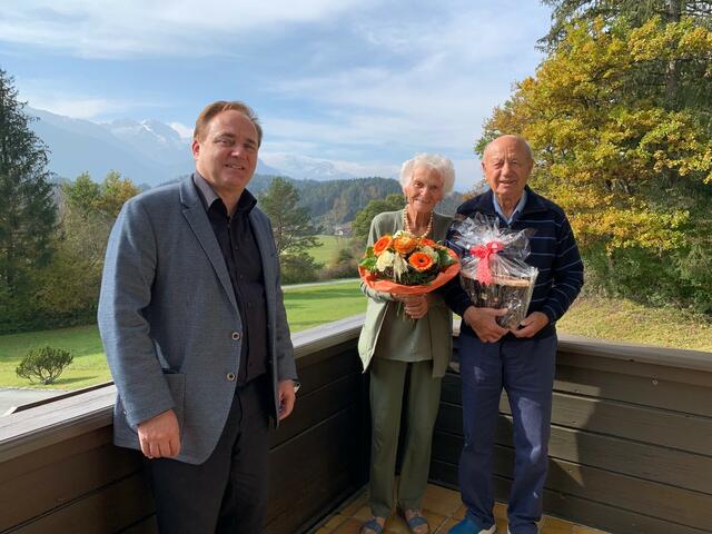 Bürgermeister Siegfried Ronacher mit Waltraud und Georg Pettauer