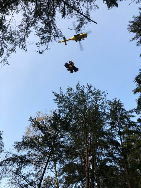 Der Rettungshubschrauber flog den 58-Jährigen ins LKH nach Graz.