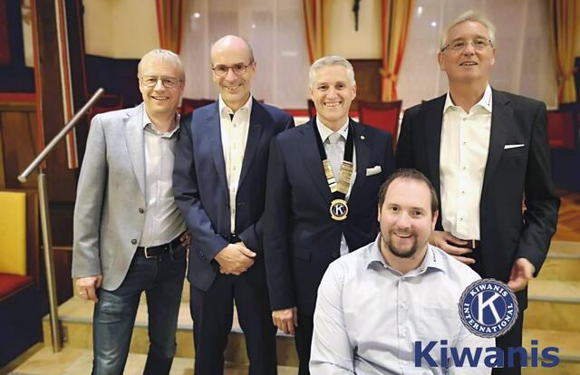 • (v.l.n.r.): Dr. Micheal Bermoser, Mag. Martin Skorjanz, Präsident Dr. Adolf Lackner, immediate past president Dipl.-Ökonom Wolfgang Stocker, Clubsekretär Mag. Klaus Hössl (vorne)