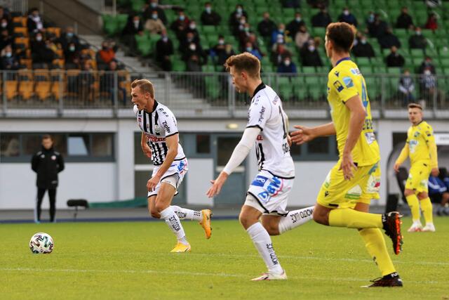 Thomas Goiginger is back: St. Pöltens Kicker konnten der Wucht des Salzburgers nur mehr zuschauen, ehe er zum 4:0 einschob.