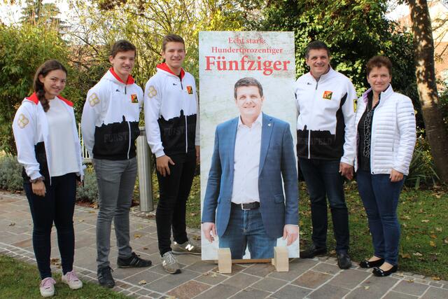 BGM und FSK Obmann Franz Jost (2. v. r.) mit Tochter Julia, den Söhnen Paul und Moritz sowie Gattin Astrid