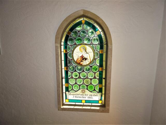 Zwei wunderschöne Sakralfenster ...