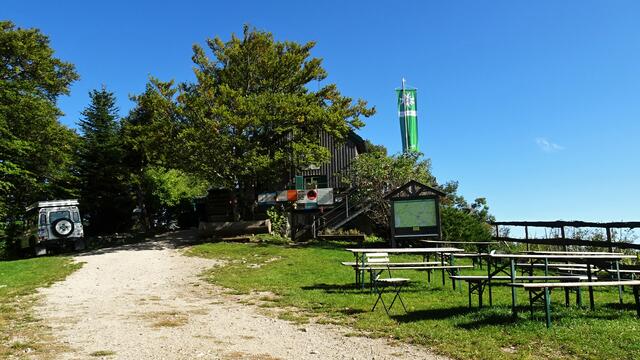 Jetzt freuen wir uns schon auf eine gute Mahlzeit und eine gemütliche Rast in der Enzianhütte! ...
