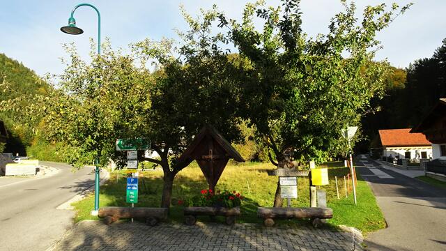 Ausgangspunkt für unsere Herbstwanderung auf das Kieneck ist die Ortschaft Thal! ...