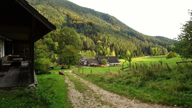 ... dann über Atz und durch den Weidengraben ...