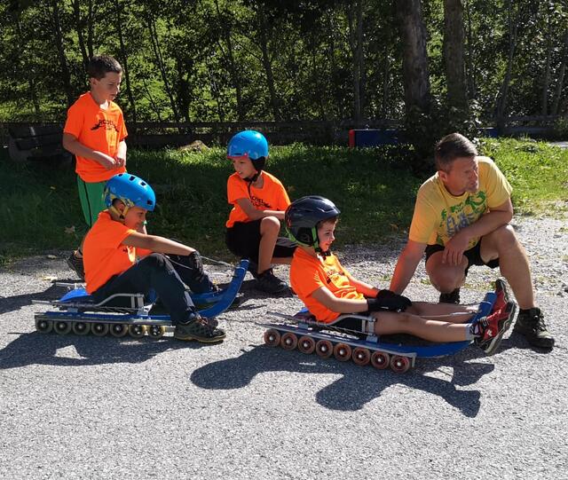 Für manche war es der erste Versuch auf der Rollenrodel.