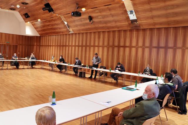 Der Landecker Gemeinderat tagte coronabedingt im Stadtsaal. | Foto: Othmar Kolp