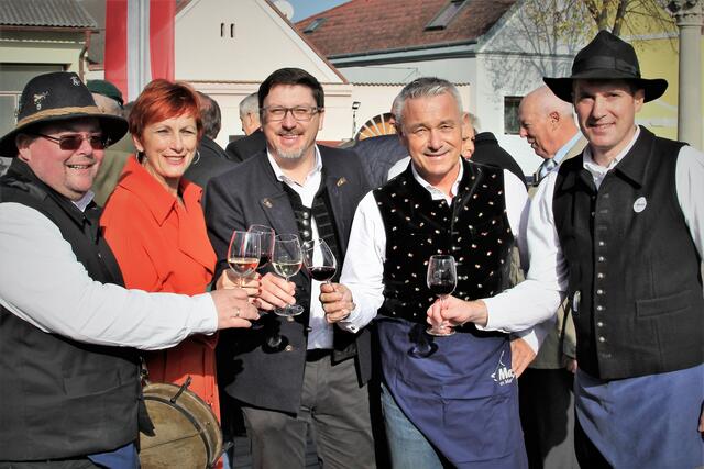 Auf die Eröffnung des Martinikirtags kann Hannes Thiesz (1.v.r.) heuer leider nicht anstoßen.