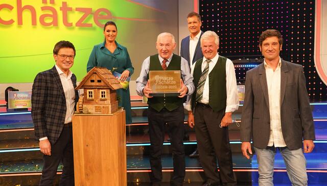 Peter Fürbass mit seinem Bruder Paul Fürbass, „Steiermark heute“-Moderator Franz Neger, den ORF-Moderatoren Barbara Karlich und Armin Assinger sowie Schauspieler Andreas Kiendl gestern Abend, 26. Oktober 2020, nach der ORF-2-Live-Sendung „9 Plätze – 9 Schätze“