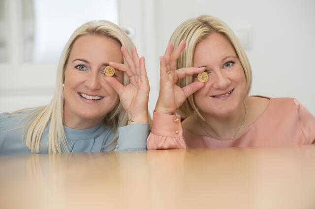Führen die "Tischlerwerkstätte Peter Kahr GmbH" erfolgreich in die Zukunft: Katrin und Martina Kahr (r.)