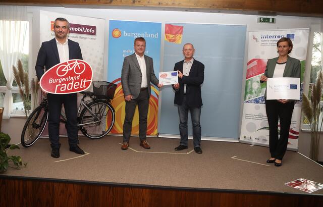 3. Platz für Stoob: LR Dorner, Vizebürgermeister Markus Schrödl, Gemeinderat Dietmar Hollweck und Christine Zopf-Renner