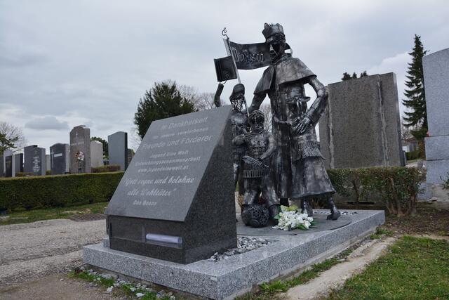 „Erinnerungsort“ Don Bosco Statue am Hietzinger Friedhof