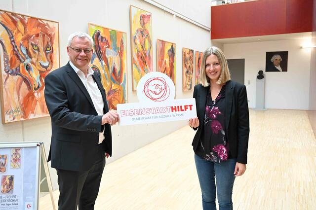 Obmann und Bürgermeister Thomas Steiner zog gemeinsam mit Stellvertreterin Renée Wisak Bilanz über das Spendenjahr 2019.  | Foto: Eisenstadt