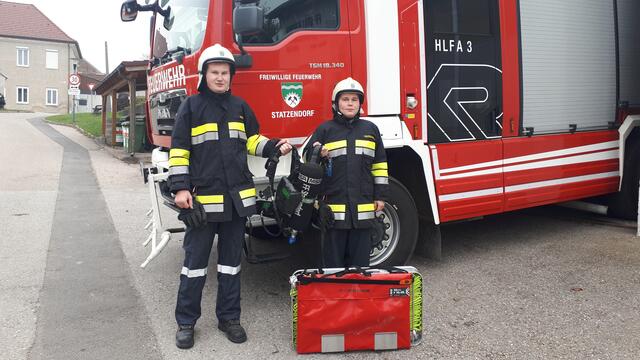 Mathias Muck und Markus Eigenbauer absolvierten den Atemschutzgeräteträgerkurs erfolgreich.