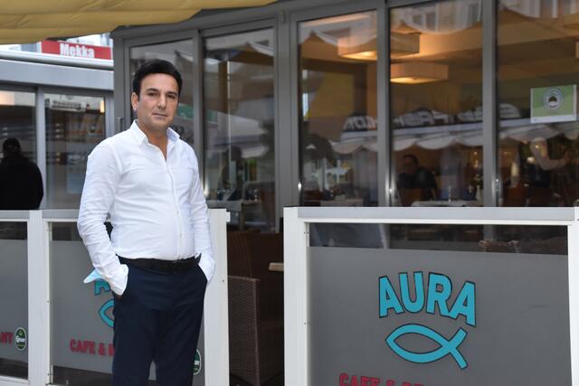 Seit elf Jahren betreibt Herr Özçetin das Fischrestaurant Aura am Viktor-Adler-Markt. Nun plant er eine Cafeteria am Reumannplatz.