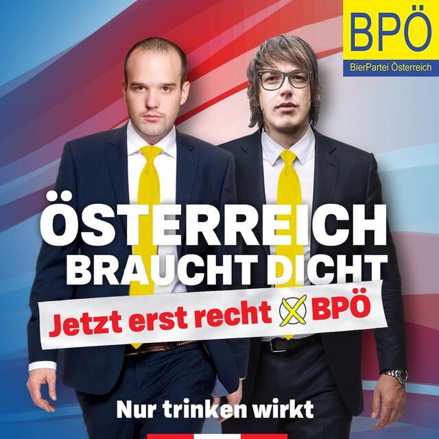 Max Hammel (l.) wird Bezirksrat für die Bierpartei in Rudolfsheim-Fünfhaus.