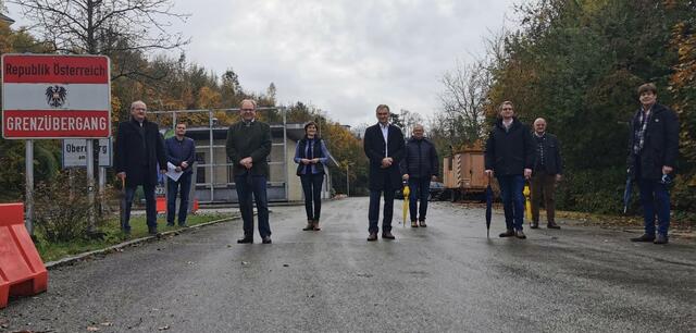 Der Bürgermeister der Marktgemeinde Obernberg und die mitunterzeichnenden Bürgermeistern von Schärding, Braunau, Bad Füssing, Neuhaus,
Neuburg, Wernstein, Simbach sowie die Landtagsabgeordnete Barbara Tausch.
Auf den weiteren Bildern - der gesamte Brief.