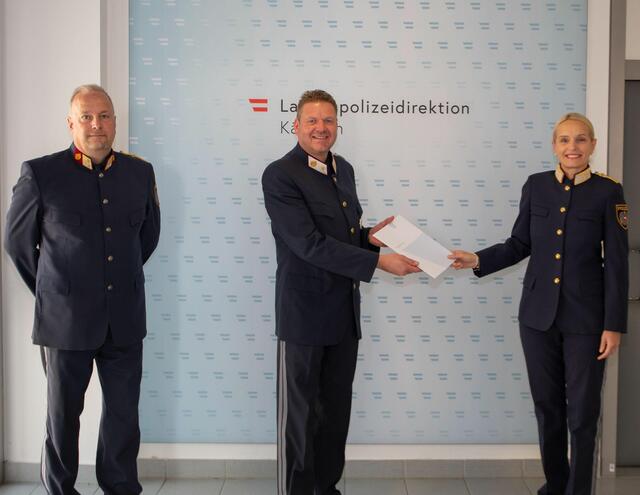 Oberst Ing. Erich Londer, BA, Kontrollinspektor Thomas Warmuth und Landespolizeidirektorin Mag. Dr. Michaela Kohlweiß 
 | Foto: Landespolizeidirektion Kärnten