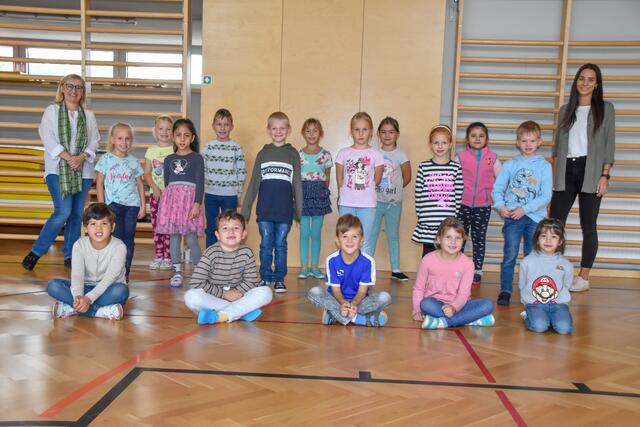 VS Zwentendorf, 1c, Lehrerin: Denise Aumann mit 16 Kinder, Direktorin: Monika Nikowitz | Foto: Andreas Schlüsselberger