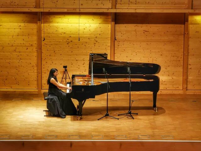 Die französische Pianistin Shani Diluka beeindruckte mit Werken von Beethoven, Schubert und Liszt.