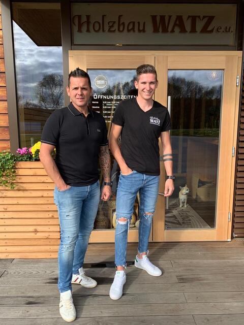Michael Watz mit Sohn Jan. | Foto: Holzbau Watz