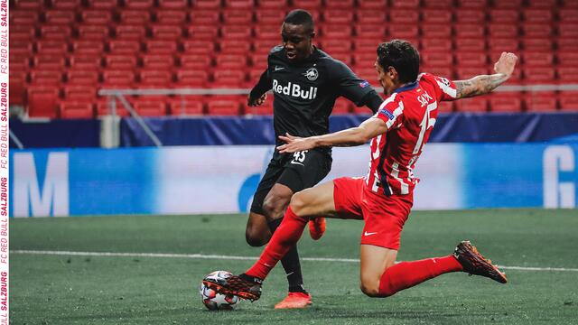 Für Enock Mwepu (li.) und die Salzburger reichte eine engagierte Leistung gegen Atlético Madrid nicht. | Foto: FC Red Bull Salzburg Twitter