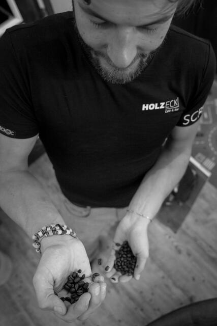 Auf die Bohne kommt's an: Im Holzeck wird Fair-Trade-Kaffee serviert.